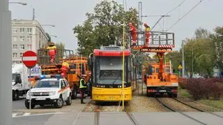 Zerwana trakcja tramwajowa