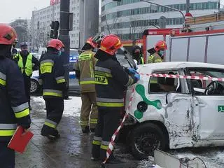 Zderzenie dwóch aut na Woli