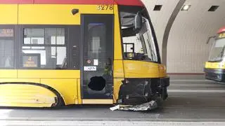 Zderzenie tramwaju i auta dostawczego