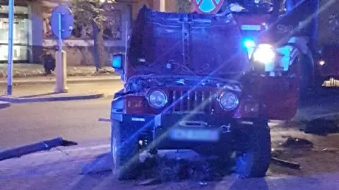 Tragiczny wypadek. 18-latek wypadł z jeepa. "Został przygnieciony"