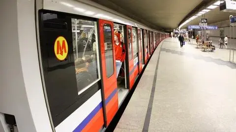 Metro zwalnia do 20 km/h. "Wymieniamy torowisko"