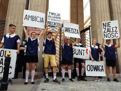 Protest "Gruntujemy Cnoty Niewieście"