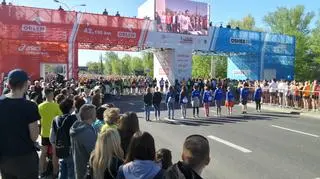 Biegacze na starcie Orlen Warsaw Marathon