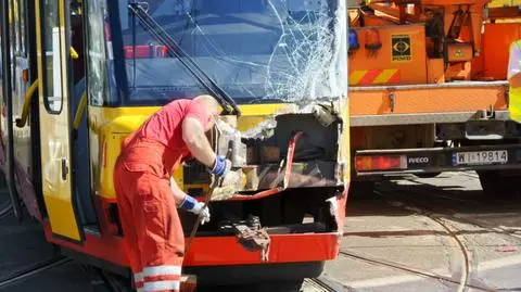 Utrudnienia na Bankowym. "15" zderzyła się z autobusem