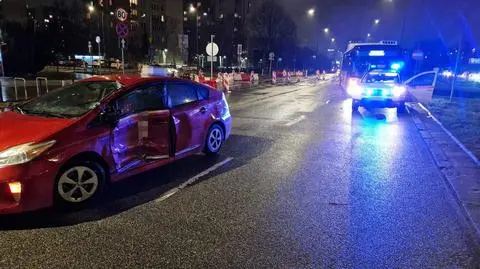 Kolizja z udziałem autobusu i auta przewozu osób