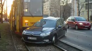 Zderzenie tramwaju z samochodem osobowym 