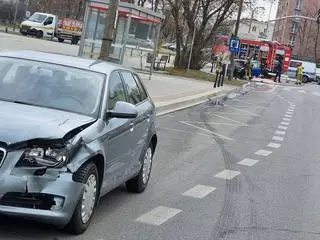 Zderzenie dwóch aut i pożar na Pradze Południe