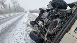 Auto wpadło do rowu w Strzykułach 