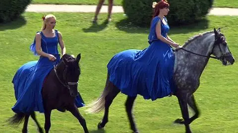 Piękności na koniach, walka na kapelusze. Klimat Derbów