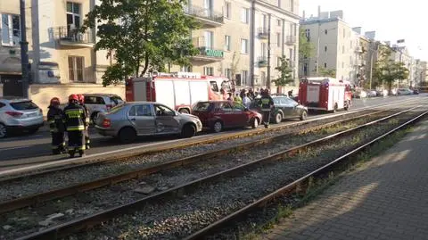 Zderzenie czterech aut na Filtrowej. Jedna osoba ranna