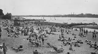 Plaża Braci Kozłowskich, wzdłuż Saskiej Kepy (1936.)