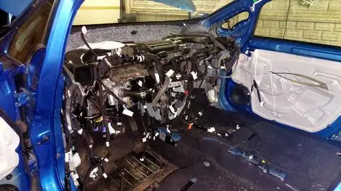 Na Żoliborzu skradziono auto. Było rozebrane zanim właściciel zorientował się, że zniknęło
