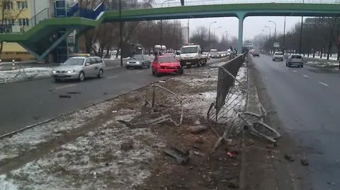 Staranował 10 barier. 500 zł mandatu