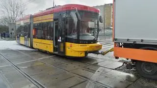 Zderzenie ciężarówki i tramwaju