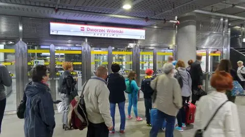 Stacja metra ewakuowana. Trzeci dzień z rzędu
