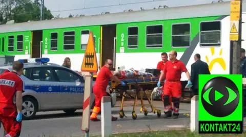 Przebiegała przez tory, potrącił ją pociąg