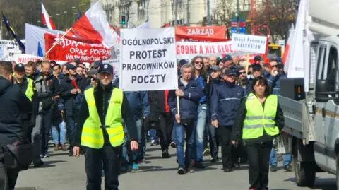 Protest pocztowców w centrum. "Wkurzeni do granic możliwości"