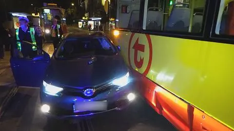 Zderzenie auta z tramwajem na placu Politechniki