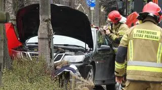 W Pruszkowie mężczyzna zasłabł za kierownicą 