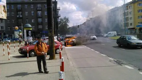 Samochód w ogniu na Mokotowie