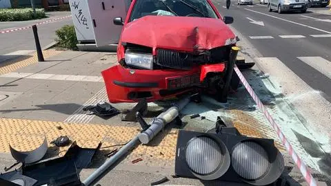 Zderzył się z innym autem, po chwili skasował sygnalizator