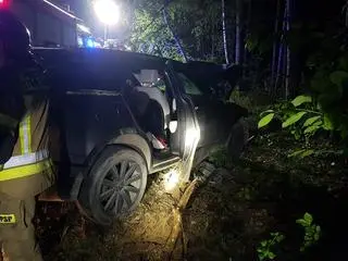 Kierowca uderzył w drzewo w Wólce Radzymińskiej