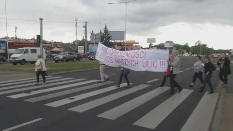 Zapowiadali blokadę wylotówki, przechodzili przez pasy... na zielonym 