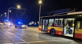 Zderzenie autobusu i auta na Bielanach