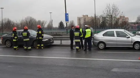 Zderzenie alfa romeo i audi. "Kierowcy jeździli buspasem"