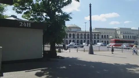 Nielegalna buda z alkoholem pod oknami ratusza