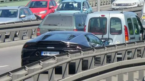 Kolizja lamborghini. "Ludzie zatrzymują się, żeby popatrzeć"