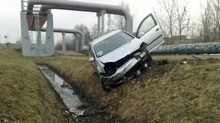 Kierowca wyszedł z samochodu o własnych siłach
fot. TVN Warszawa/Lech Marcinczak