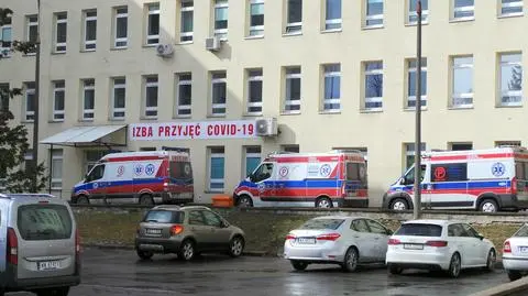 W raporcie blisko 800 wolnych łóżek. Dyspozytor: w systemie mamy liczbę zero