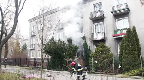 Trzy pożary w kilka godzin. "Mieszkańcy przed ogniem uciekli na dach"