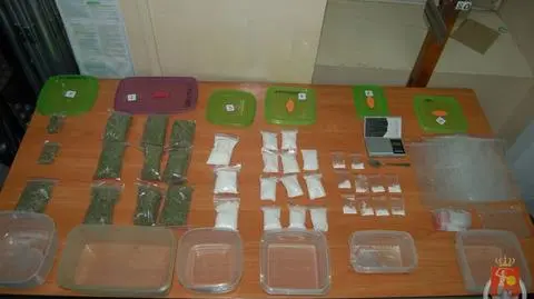 Marihuana amfetamina, mefedron. Kilogram narkotyków w sejfie
