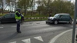 Zderzenie motocykla z trzema autami