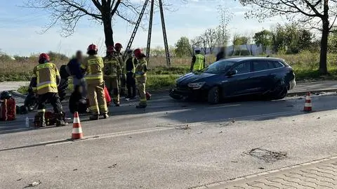 Skuterzysta ranny po zderzeniu z autem