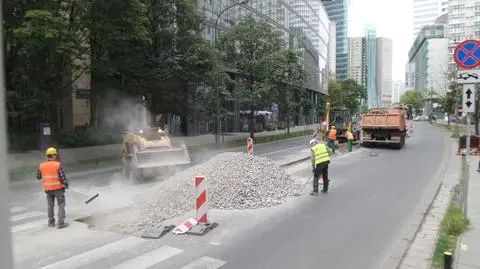 Węziej na Grzybowskiej, Czwartaków tylko w jednym kierunku