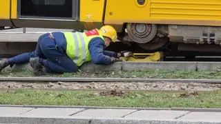 Utrudnienia na skrzyżowaniu alei "Solidarności" z Okopową