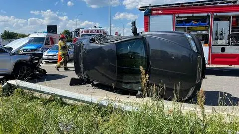 Wypadek na obwodnicy Jabłonny, osiem osób poszkodowanych