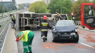 Ciężarówka na boku
