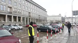 Policja przed ministerstwem