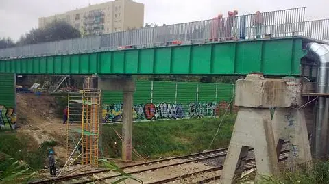 Dobudują schody do kładki