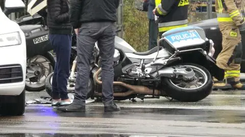 Zderzenie policyjnego motocykla z samochodem osobowym. Były utrudnienia w Alejach Jerozolimskich