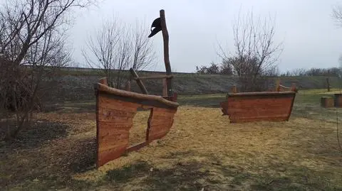 Jak nie brak pozwolenia, to fala wezbraniowa. Trzecie podejście do plaży na Białołęce