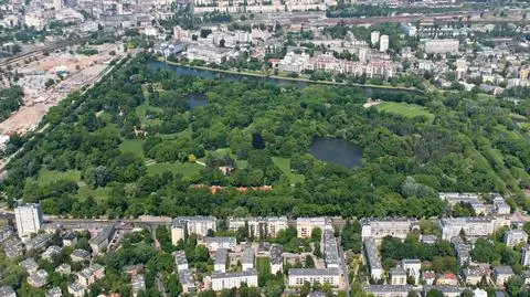 Kłótnia o Park Skaryszewski. Boją się o drzewa, nie chcą ogrodzenia