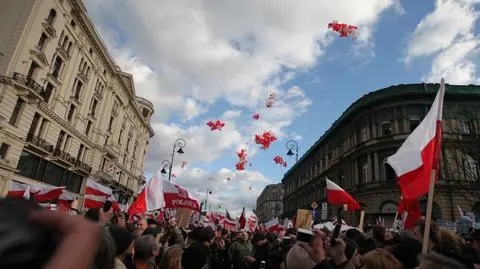 Siedem tysięcy osób przed Pałacem Prezydenckim