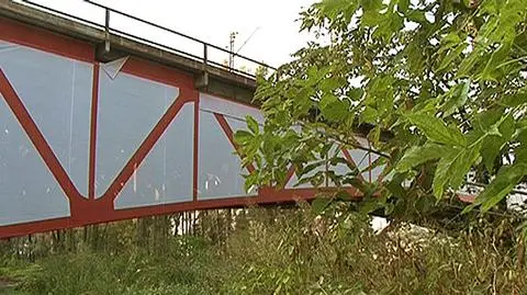 Nie chcą płachty na moście średnicowym