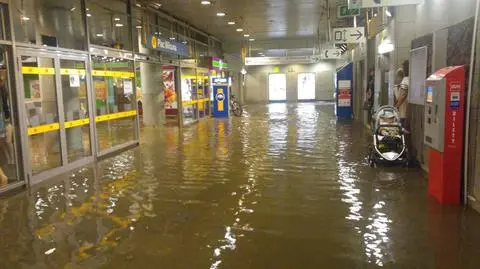 Metro ruszyło. Podtopienia przez brak zapór