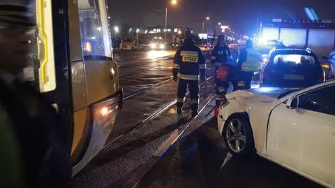 Kolizja audi i tramwaju na Annopolu. Były utrudnienia